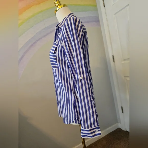 Express | XS | Blue & White Button Down - Picture 4 of 9